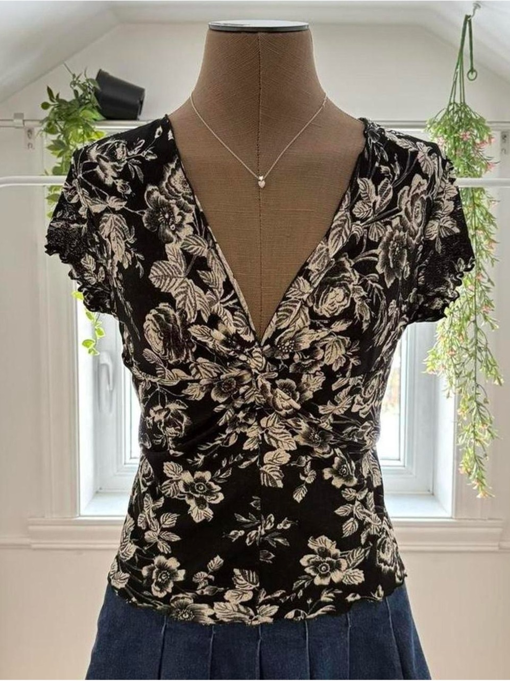 Floral Twist-Front V-Neck Top - Black & Cream